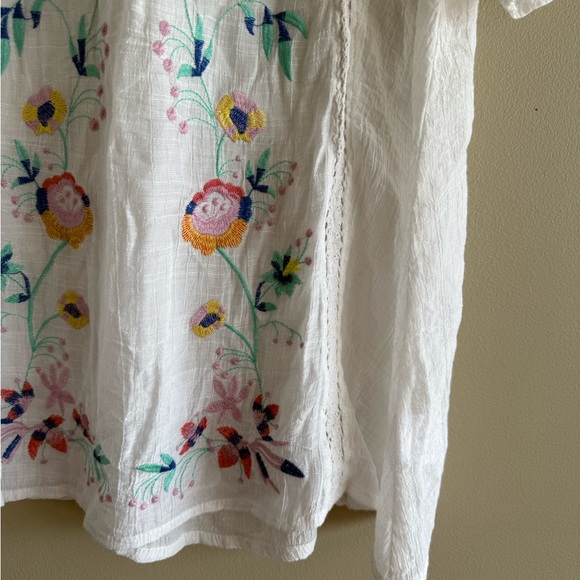 Umgee White Gauzy Blouse with Floral Embroidery - Picture 3 of 9